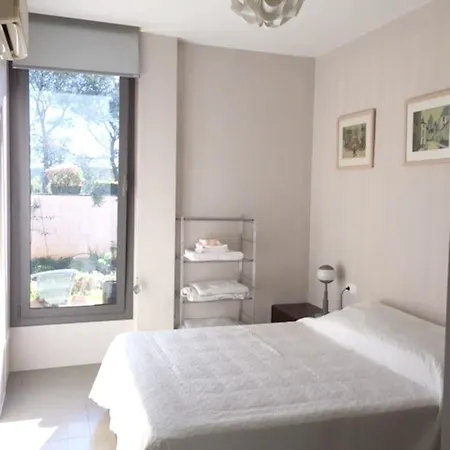 With 3 Bedrooms In San Pere De Ribes, With Wonderful Mountain View, Shared Pool 3* סיטגס